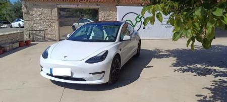 Tesla model 3 SR+